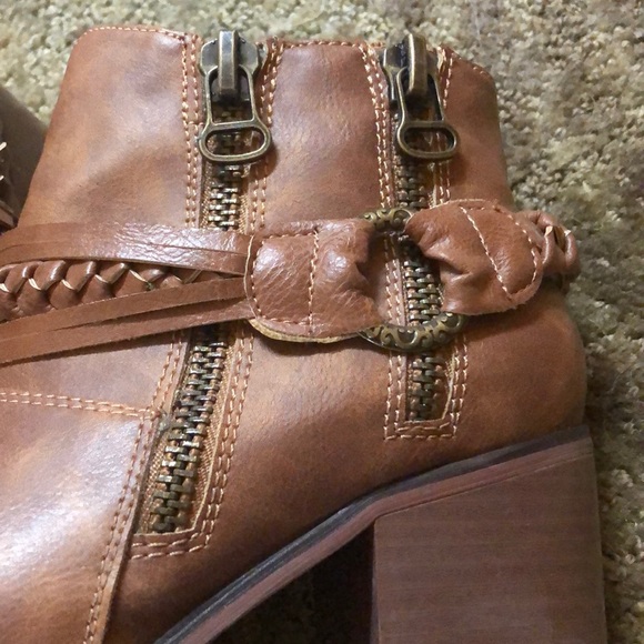 Boots - Picture 3 of 3